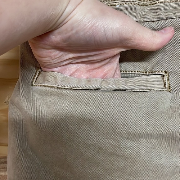 American Eagle Outfitters size 8 Midi Chino Tan Color Mid-rise 5” Inseam Shorts - Picture 7 of 12